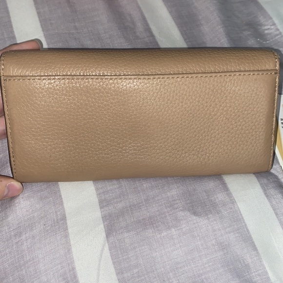Michael Kors wallet; great condition - Picture 8 of 11